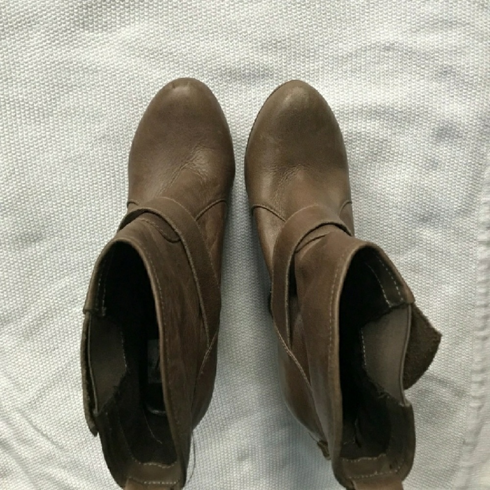 Dolce Vita Platform Booties - Picture 4 of 8